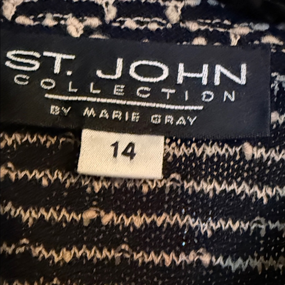 St. John Collection Black and Cream Textured Knit Top.(Jacket) Front zipper